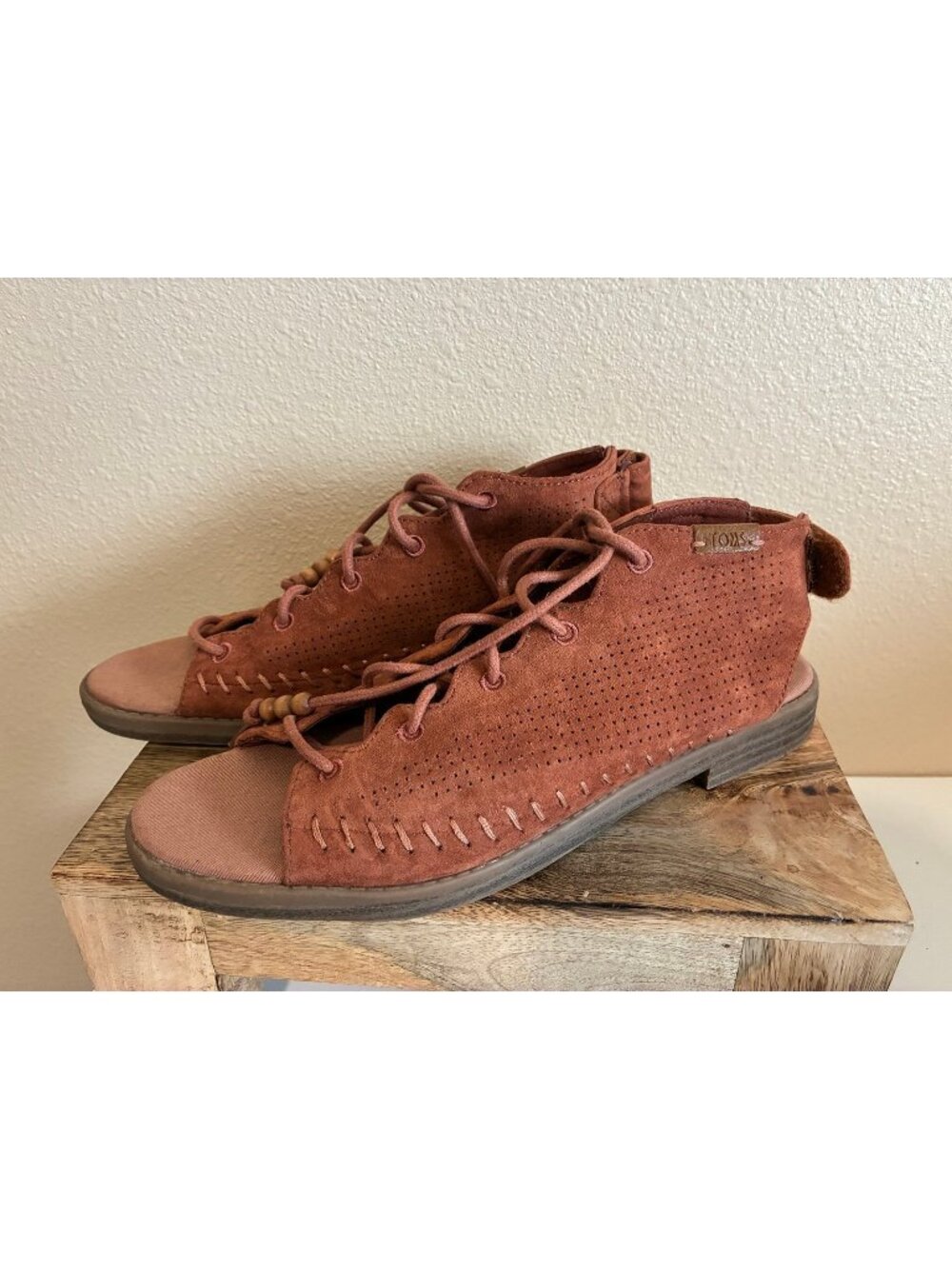 TOMS Youth Suede Perforated Lace-Up Uma Ginger Sandal Shoes Size 6 Y